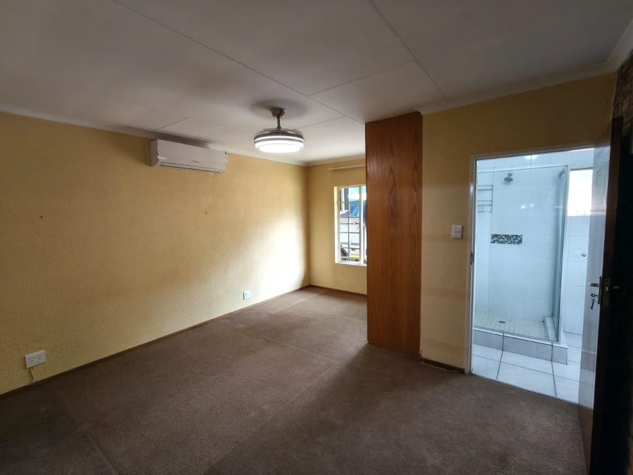 3 Bedroom Property for Sale in Safari Gardens North West